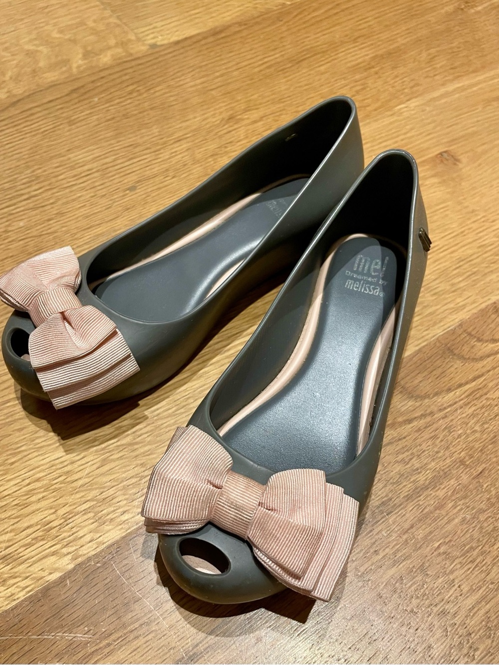 Mel by Melissa kids Gray Peep-Toe Flats with Pink Bow- size 13